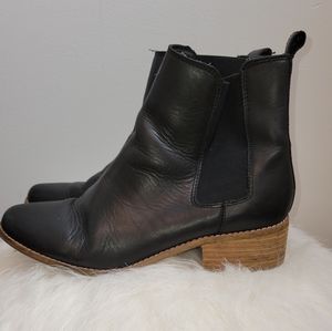 Gap Chelsea Boot in Black Leather